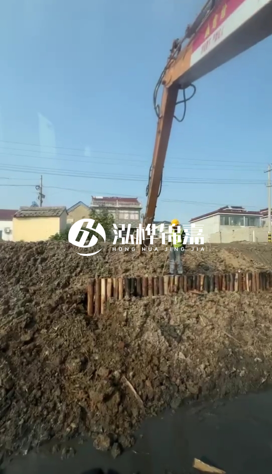 南陽(yáng)挖機(jī)打木樁專(zhuān)業(yè)施工-打防汛木樁時(shí)選用多粗的木樁為宜?