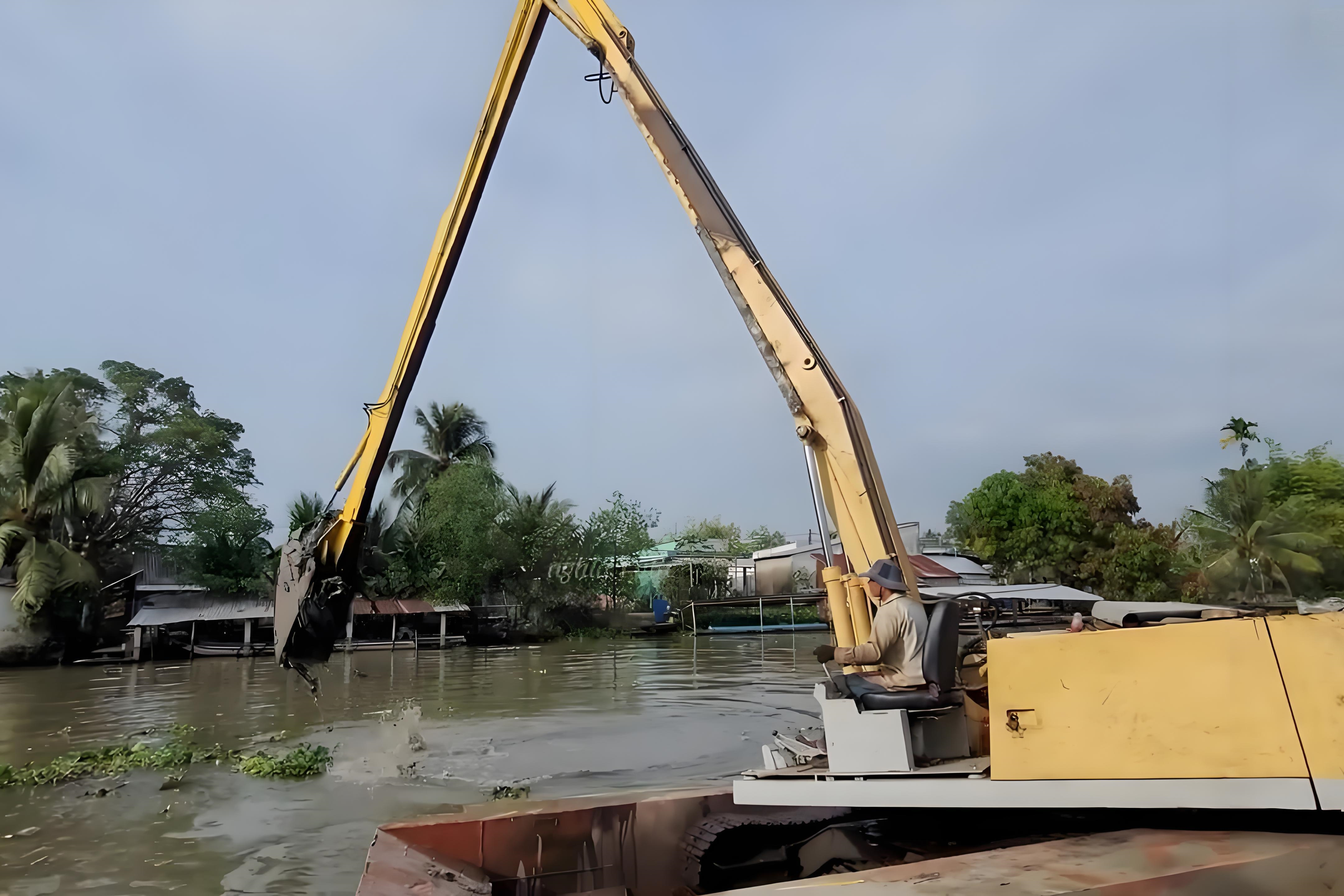 甘肅玉門水上挖機清淤施工隊 - 小型水上挖機清淤適合小河道嗎？
