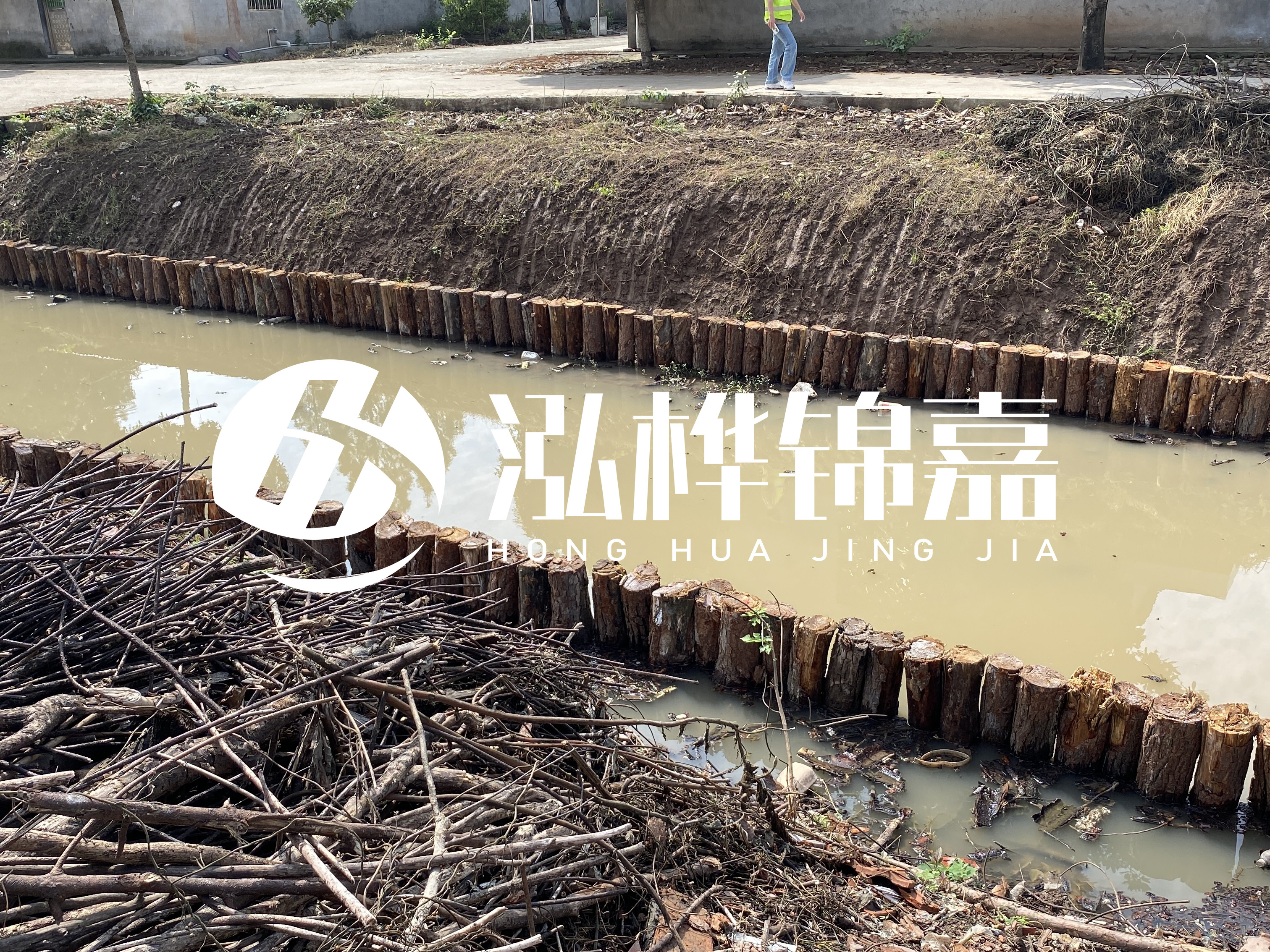 松木樁施工隊(duì)泓樺錦嘉-杉木樁和松木樁哪個(gè)更耐腐蝕?