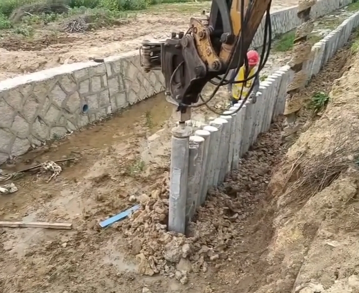 水泥仿木樁施工隊(duì)泓樺錦嘉 - 河道仿木樁的抗腐蝕性能怎么樣?